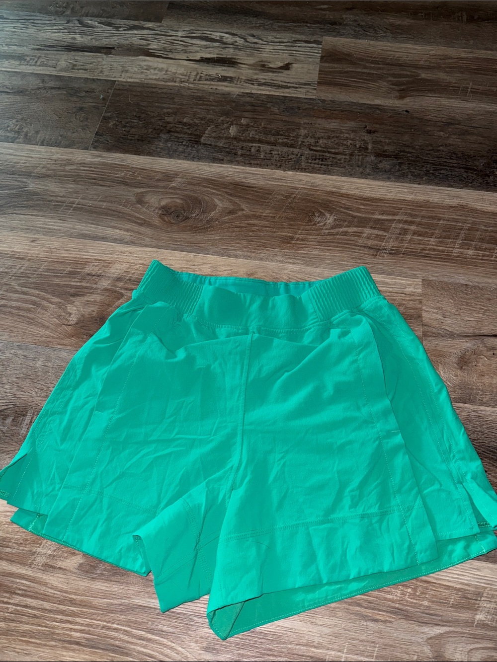 Size S Kelly Green Lululemon Women’s High-waisted Shorts - Picture 3 of 3